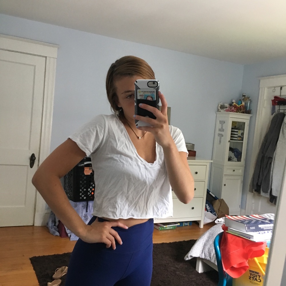 White brandy melville cropped tee